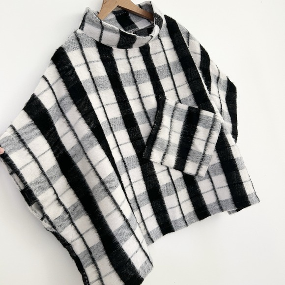 World Market One Size Cecil Black White Multi Funnel Pullover Poncho Jacket NWT - Picture 3 of 16